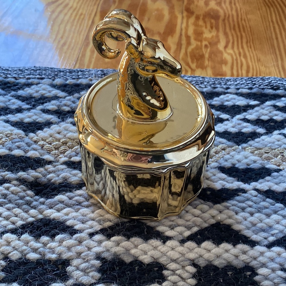 Gold bowl with lid ceramic